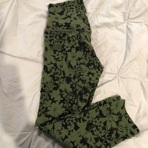 Lululemon Align crops size 4